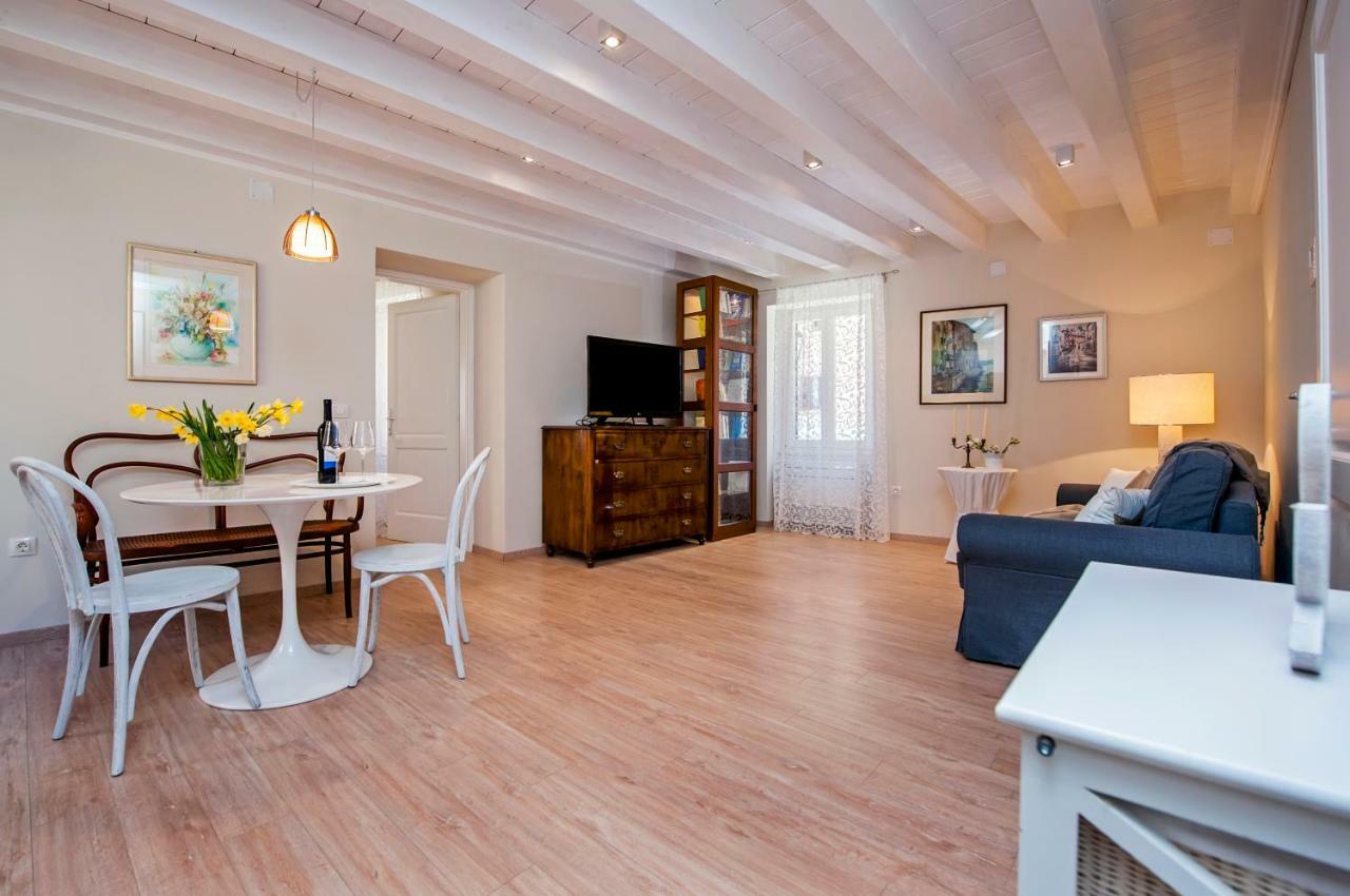 Casa Sbisa' Apartment โรวีน ภายนอก รูปภาพ